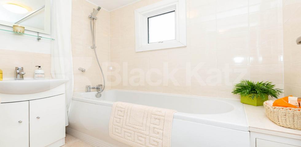 			4 Bedroom, 1 bath, 1 reception House			 Herrick Road, HIGHBURY N5